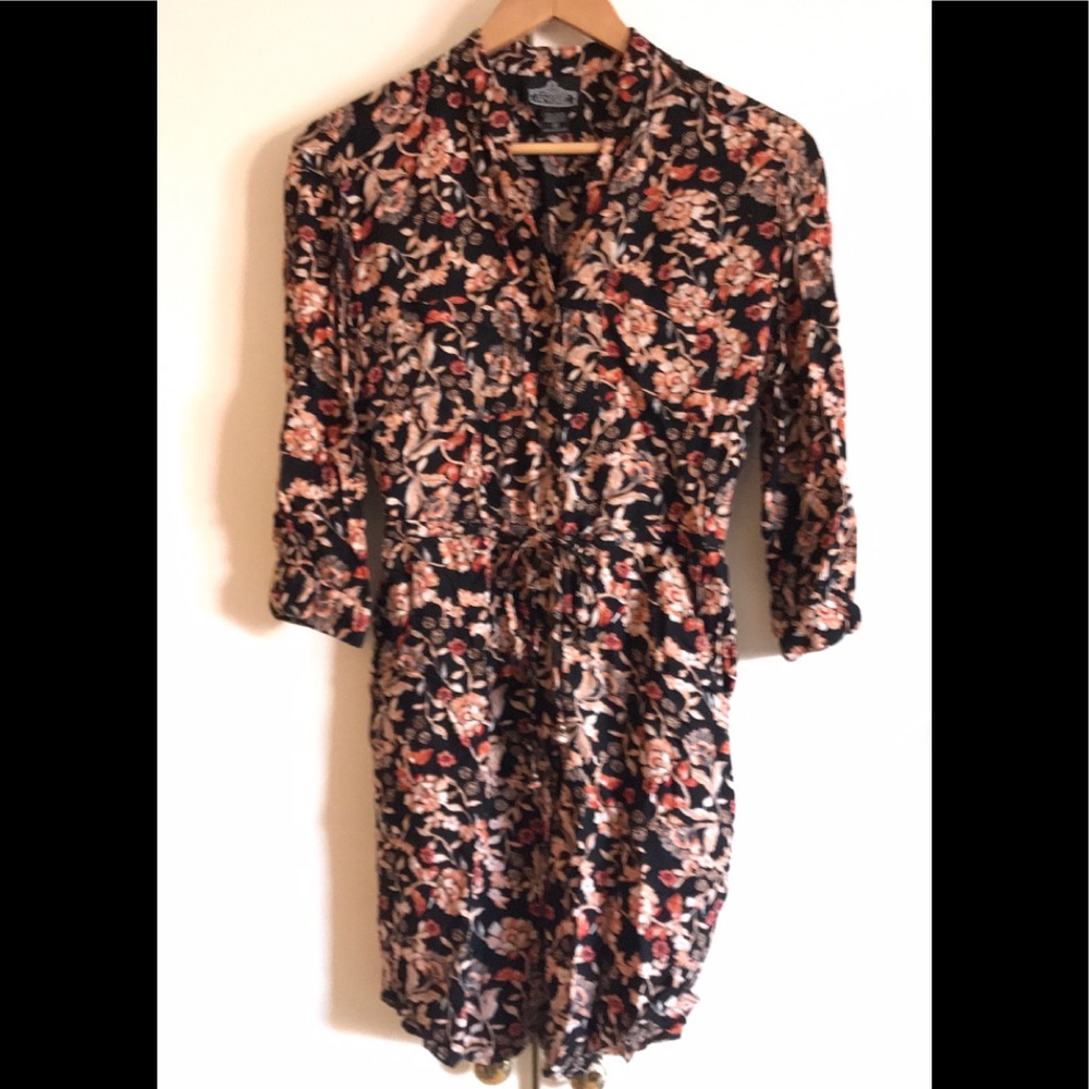 ⭐️4/$25 or 2/$15 Black Floral Dress